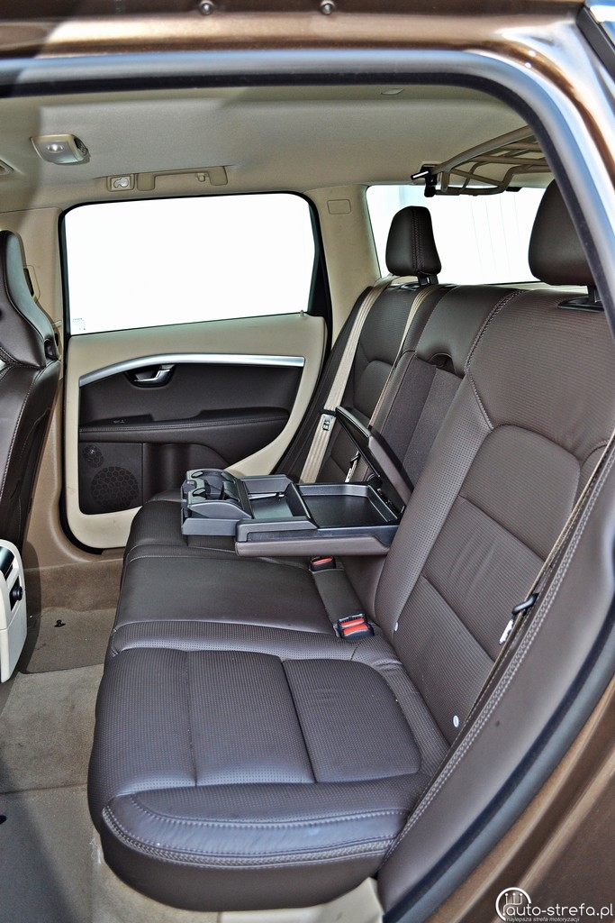Volvo XC70 D5 AWD Summum luksusowy wariant rodzinny