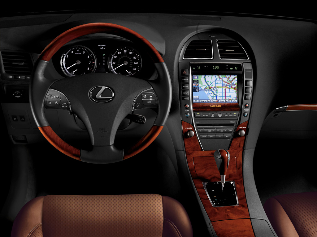 Lexus wprowadza edycje specjalne modeli LS 460, ES 350 i