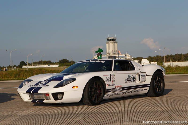 Ford GT bije rekord prękości Guinnessa ponad 455 km/h
