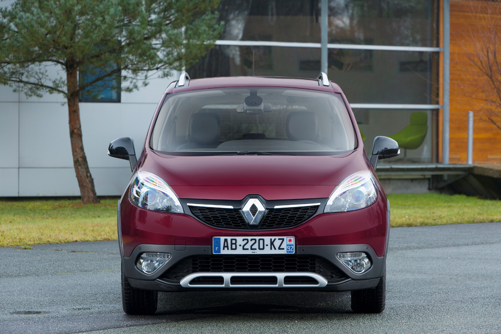 Renault Scenic XMOD MPV przemienia się w crossovera