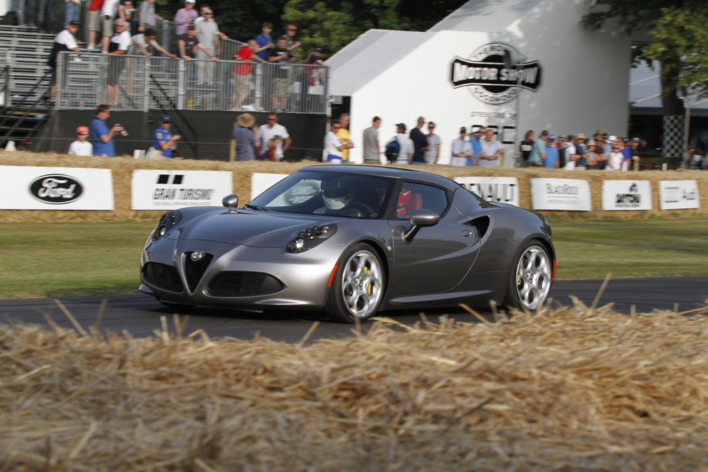 Alfa Romeo 4C dynamiczny debiut na Goodwood Festival of