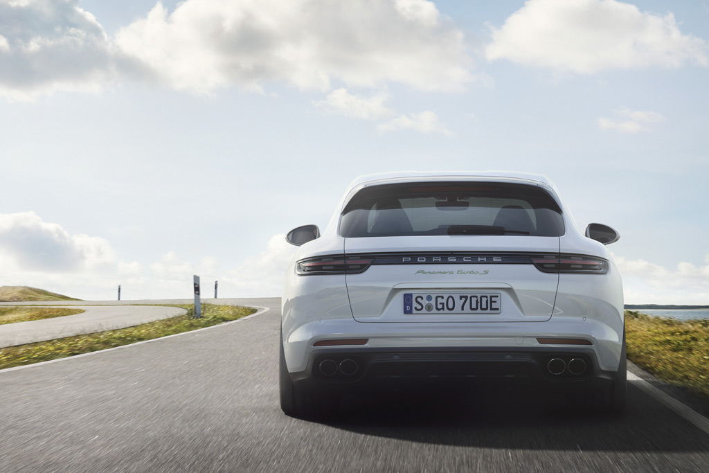 Najmocniejsze Porsche Panamera Sport Turismo jako hybryda