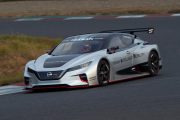 Nissan prezentuje elektryczny samochód wyścigowy LEAF NISMO RC