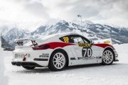 Pokazowy przejazd Porsche Cayman GT4 Rallye po śniegu i lodzie