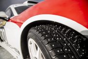Pokazowy przejazd Porsche Cayman GT4 Rallye po śniegu i lodzie