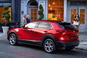 Mazda przedstawia kompaktowego SUV-a - model CX-30