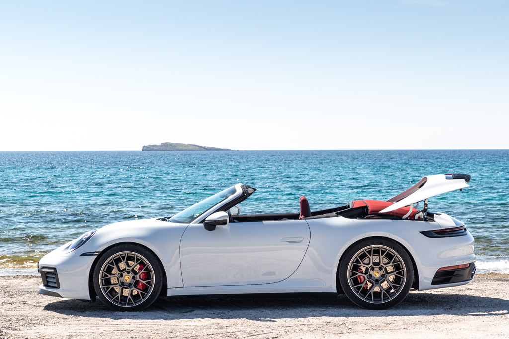Innowacyjny, lekki dach nowego Porsche 911 Carrera