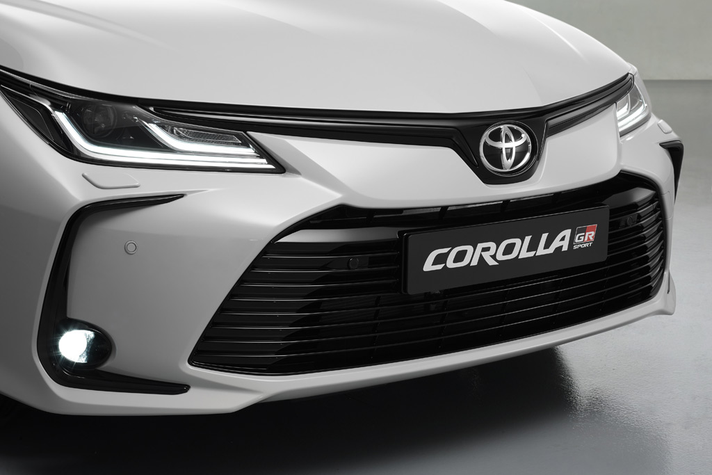 Toyota Corolla sedan w nowej wersji GR Sport AutoBlog