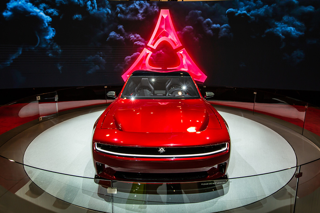 Dodge Charger Daytona Srt Concept Ujawnia Drogę Do Elektryfikacji